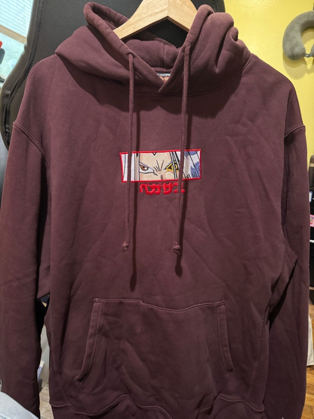 Crewneck Graphic Pullover Hoodie in Maroon